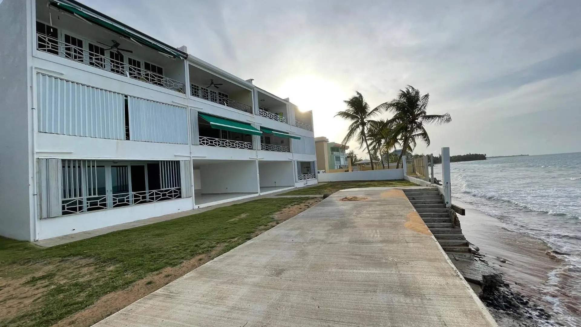 True Beachfront Oasis With Amazing Views Life Luquillo 0*,